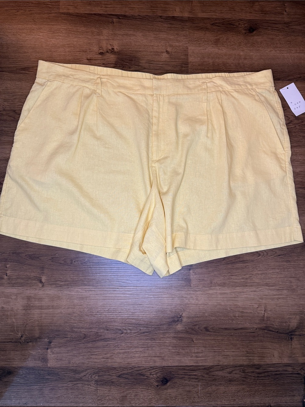 A New Day Yellow Linen Blend Pleated Shorts 5” Inseam Women’s 26